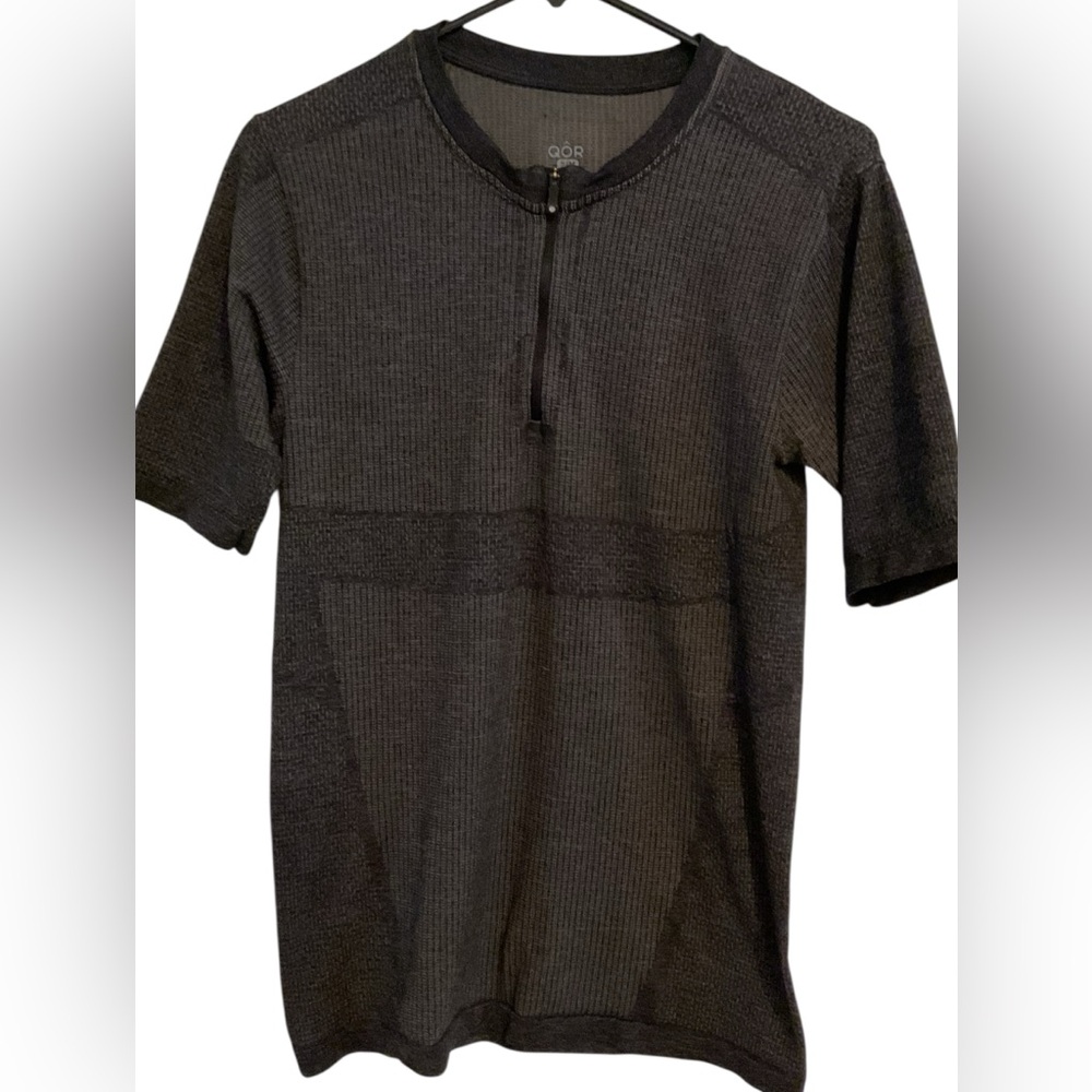 QOR Men’s Charcoal Color Performance 1/4 Zipper Shirt